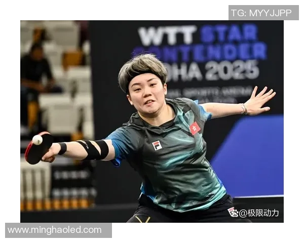 球星跨界挑战乒乓足球 展现惊人反应与球技的精彩对决